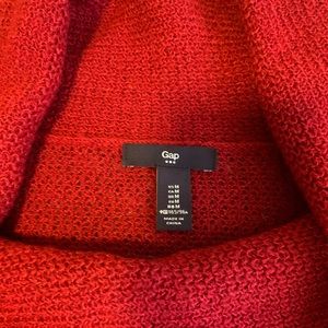 Gap knitted maroon sweater